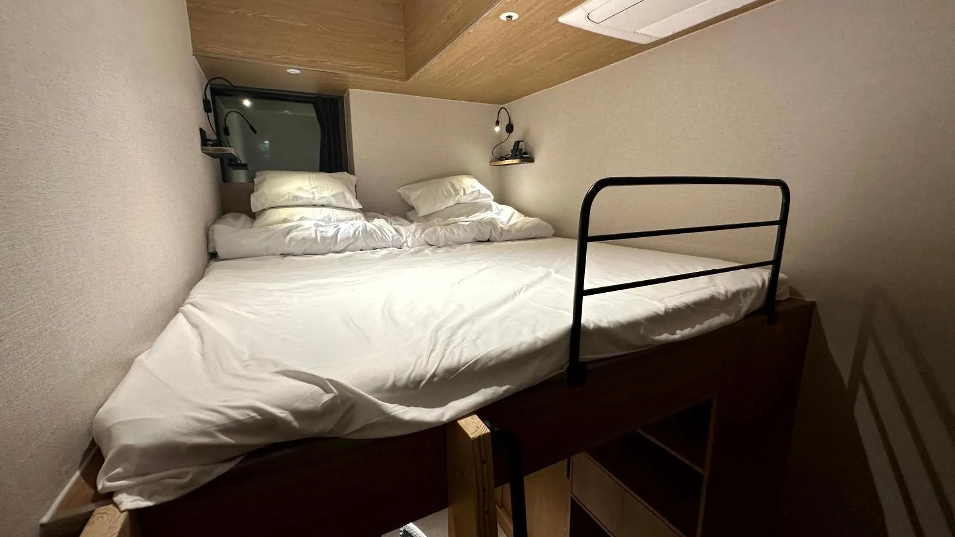Nomad Live Hostel Busan 0*,  South Korea