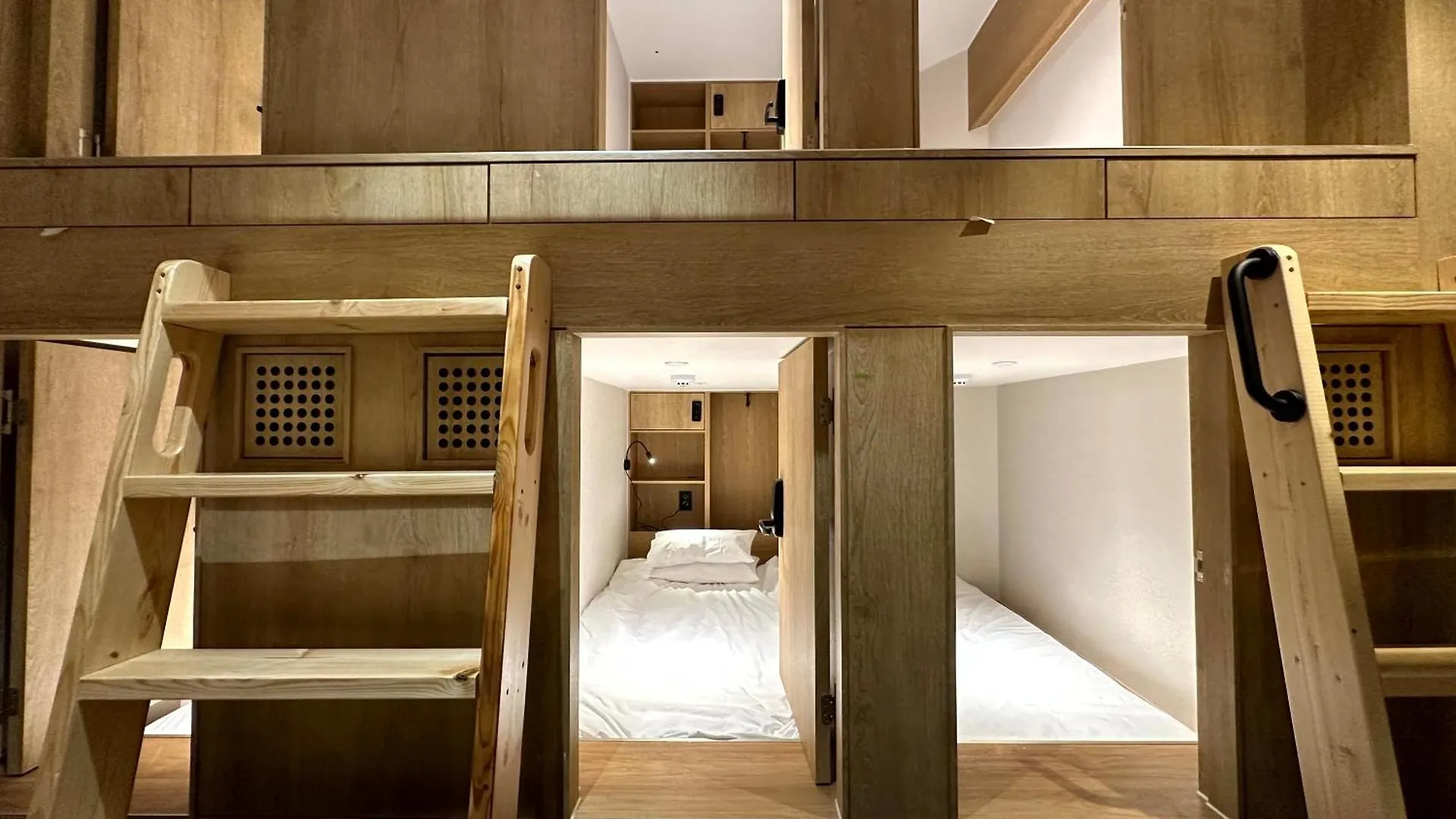 Nomad Live Hostel Busan 0*,  South Korea
