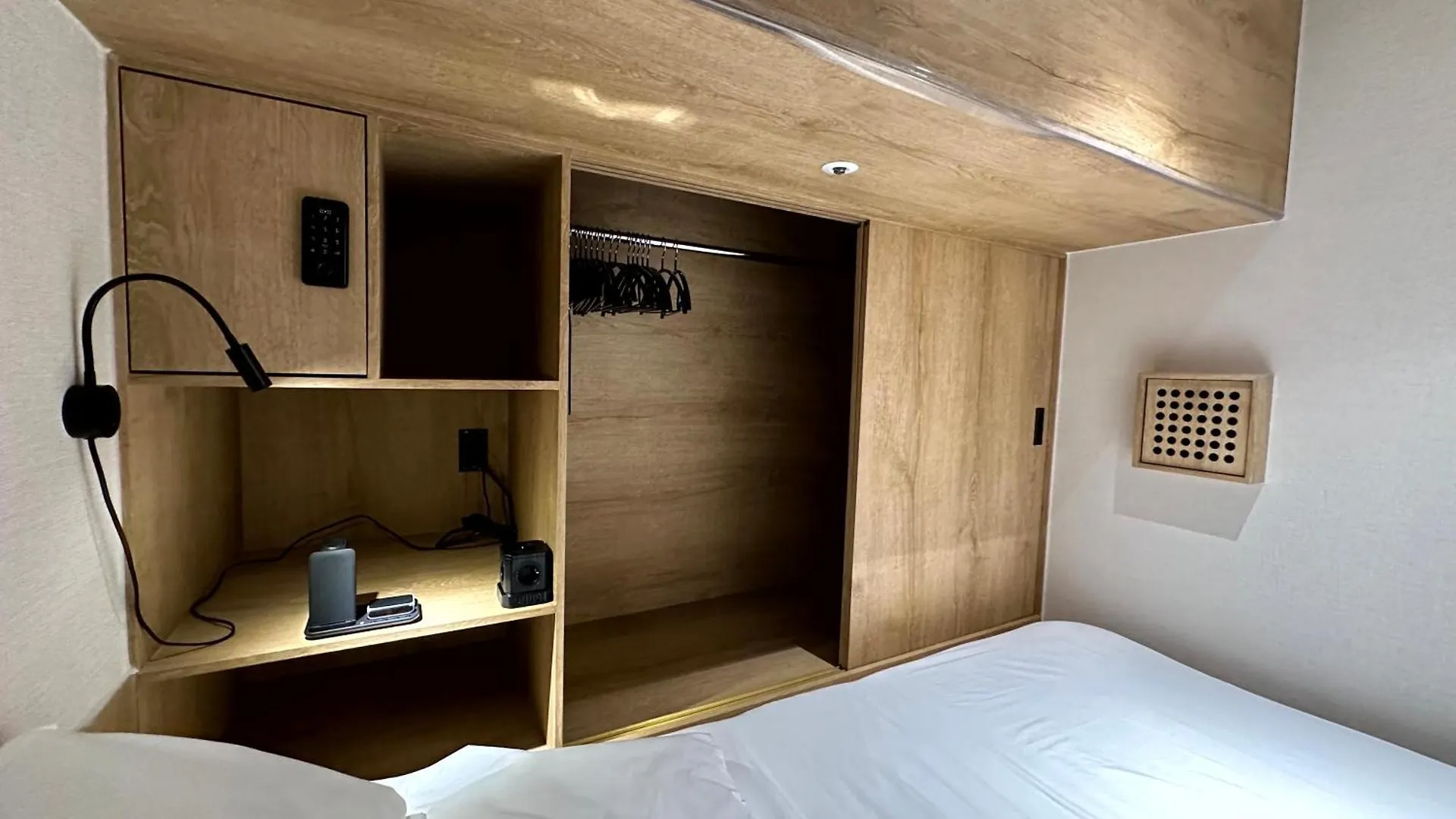 Nomad Live Hostel Busan 0*,  South Korea